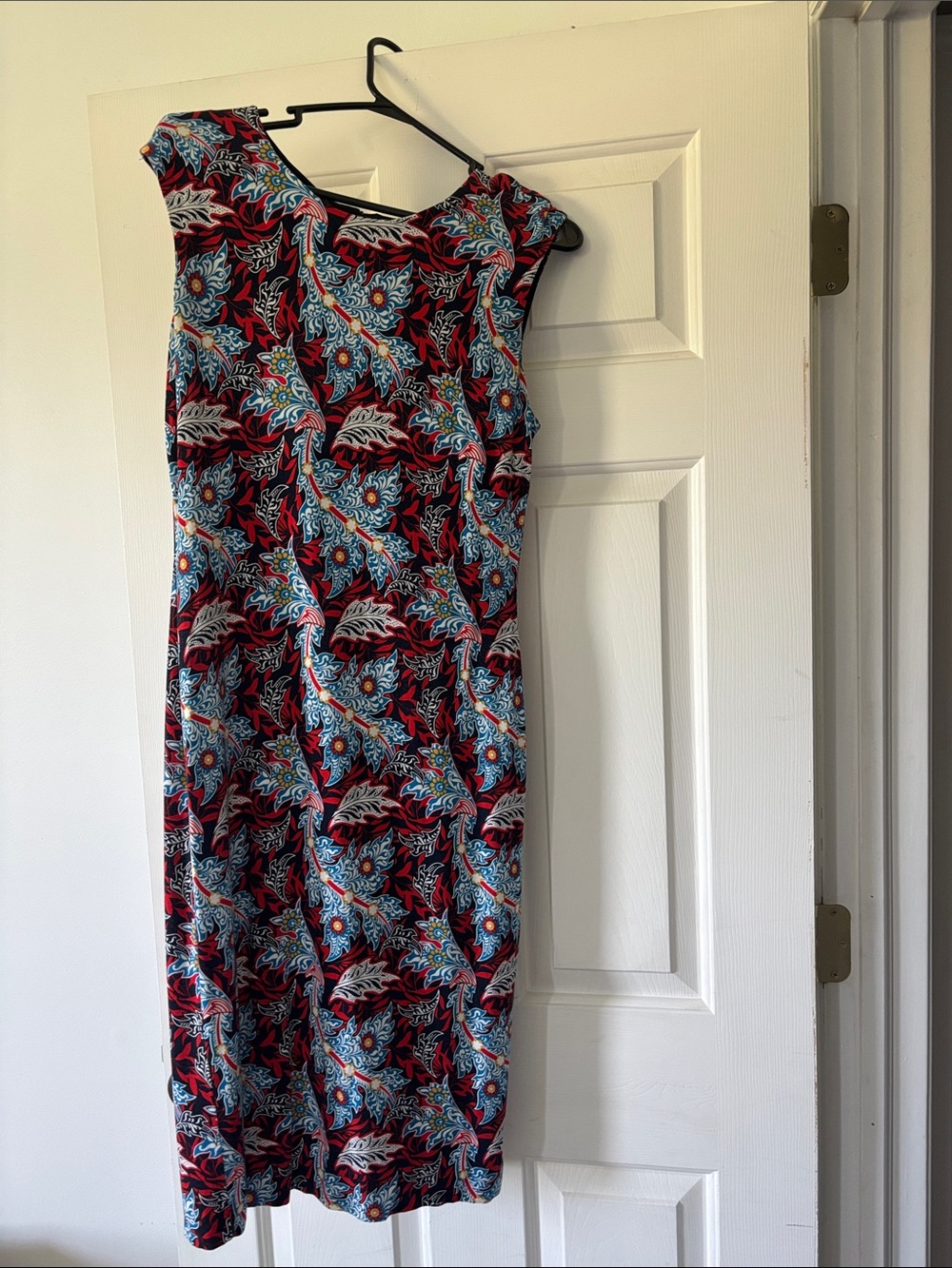 Sleeveless Floral Print Shift Dress in Multicolor